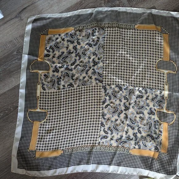 Bundle of 3 scarves 25 inches * 25 inches - Picture 4 of 4